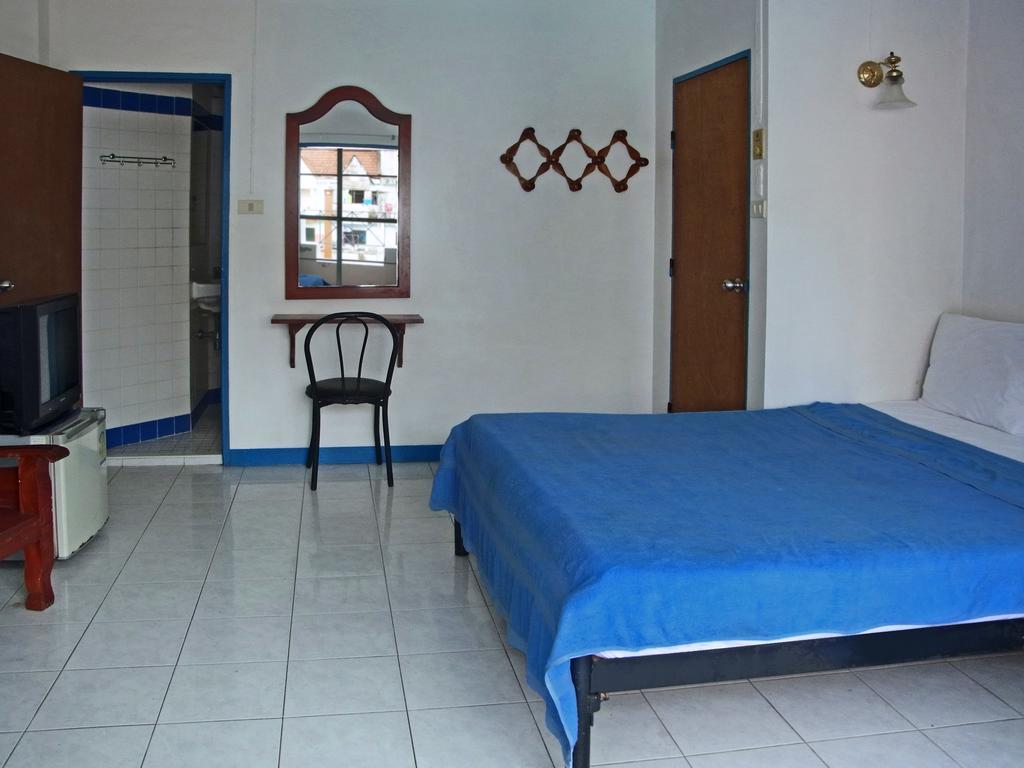 Niku Guesthouse Patong Bagian luar foto