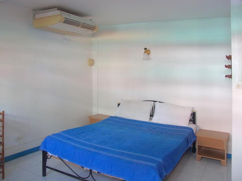 Niku Guesthouse Patong Bagian luar foto
