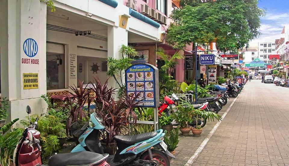 Niku Guesthouse Patong Bagian luar foto