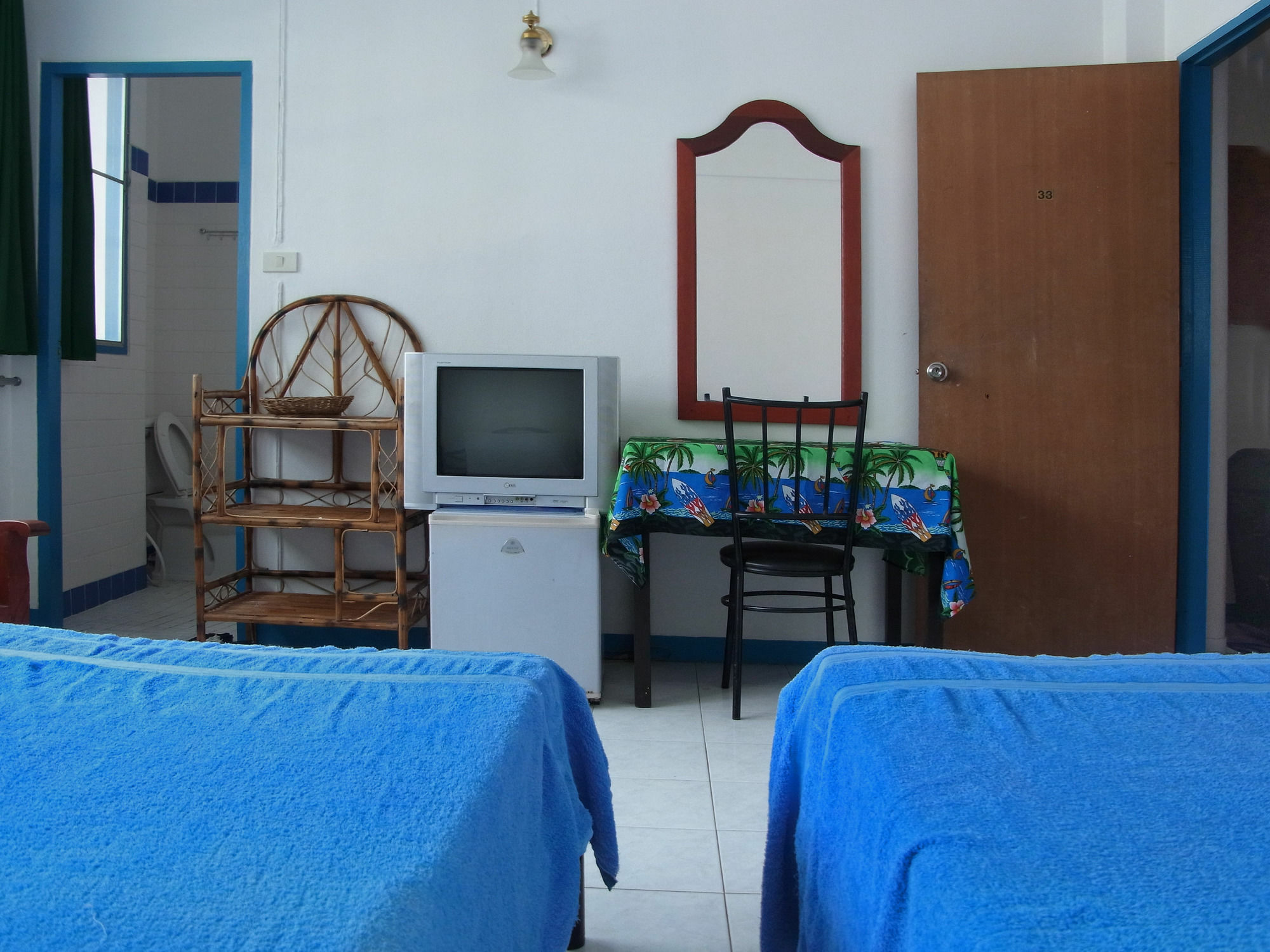 Niku Guesthouse Patong Bagian luar foto