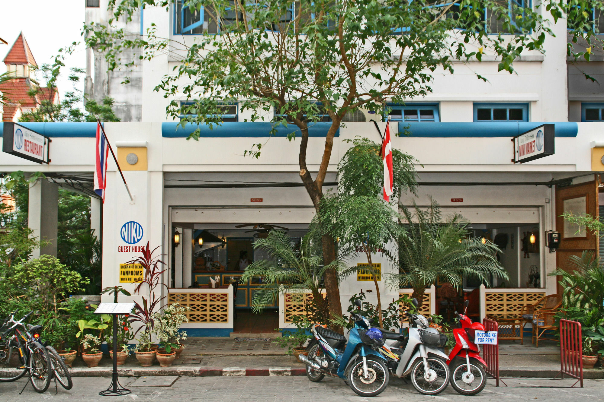 Niku Guesthouse Patong Bagian luar foto