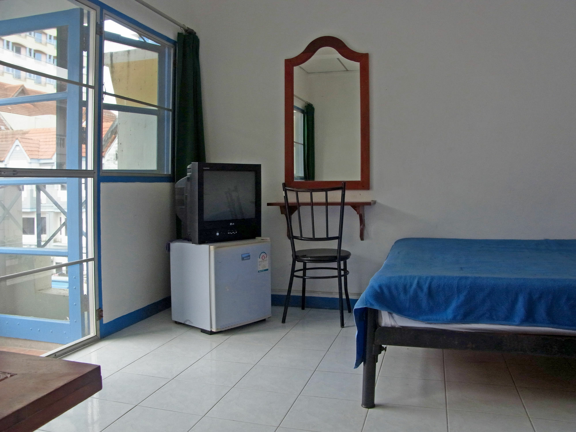 Niku Guesthouse Patong Bagian luar foto