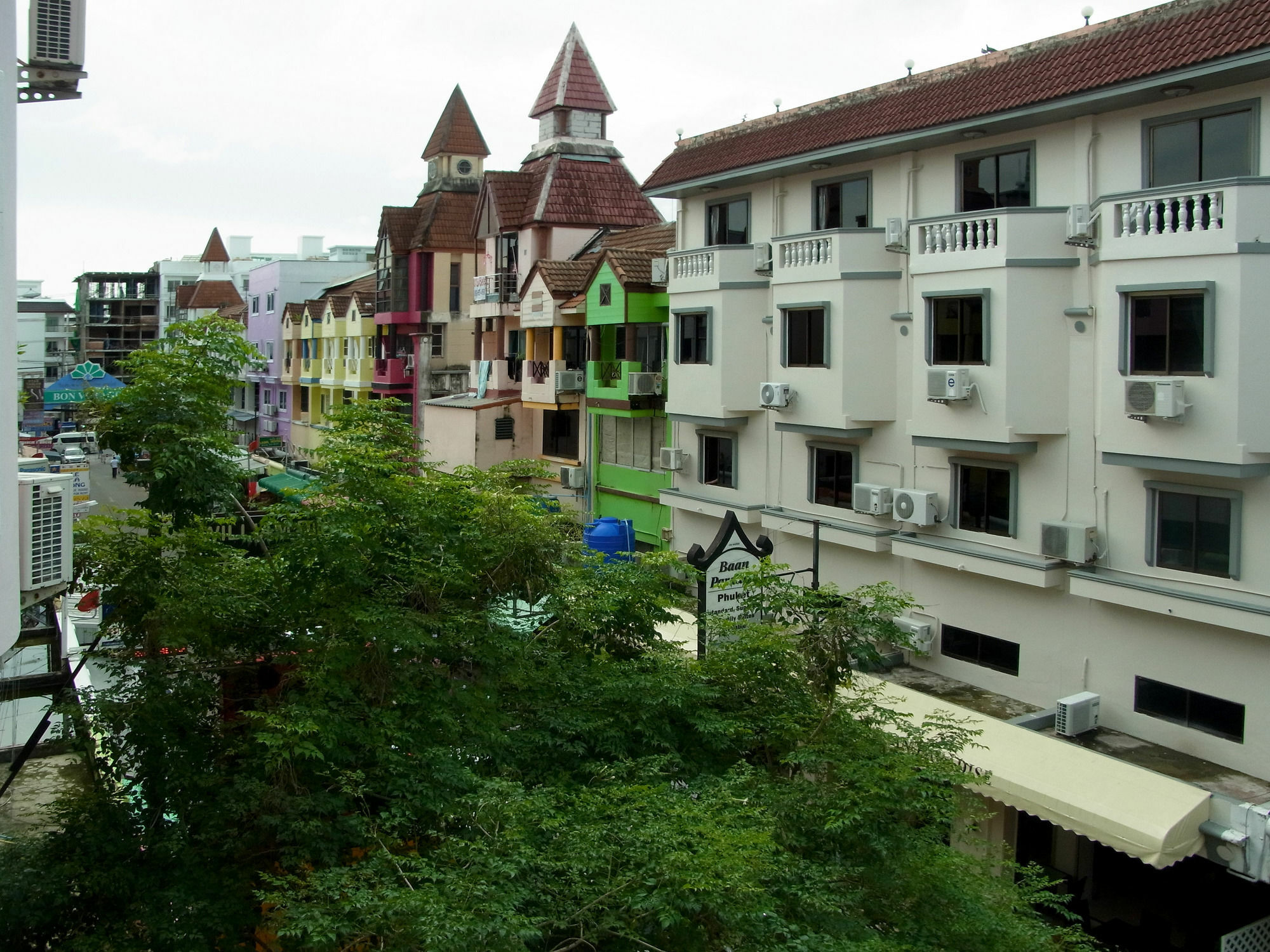 Niku Guesthouse Patong Bagian luar foto