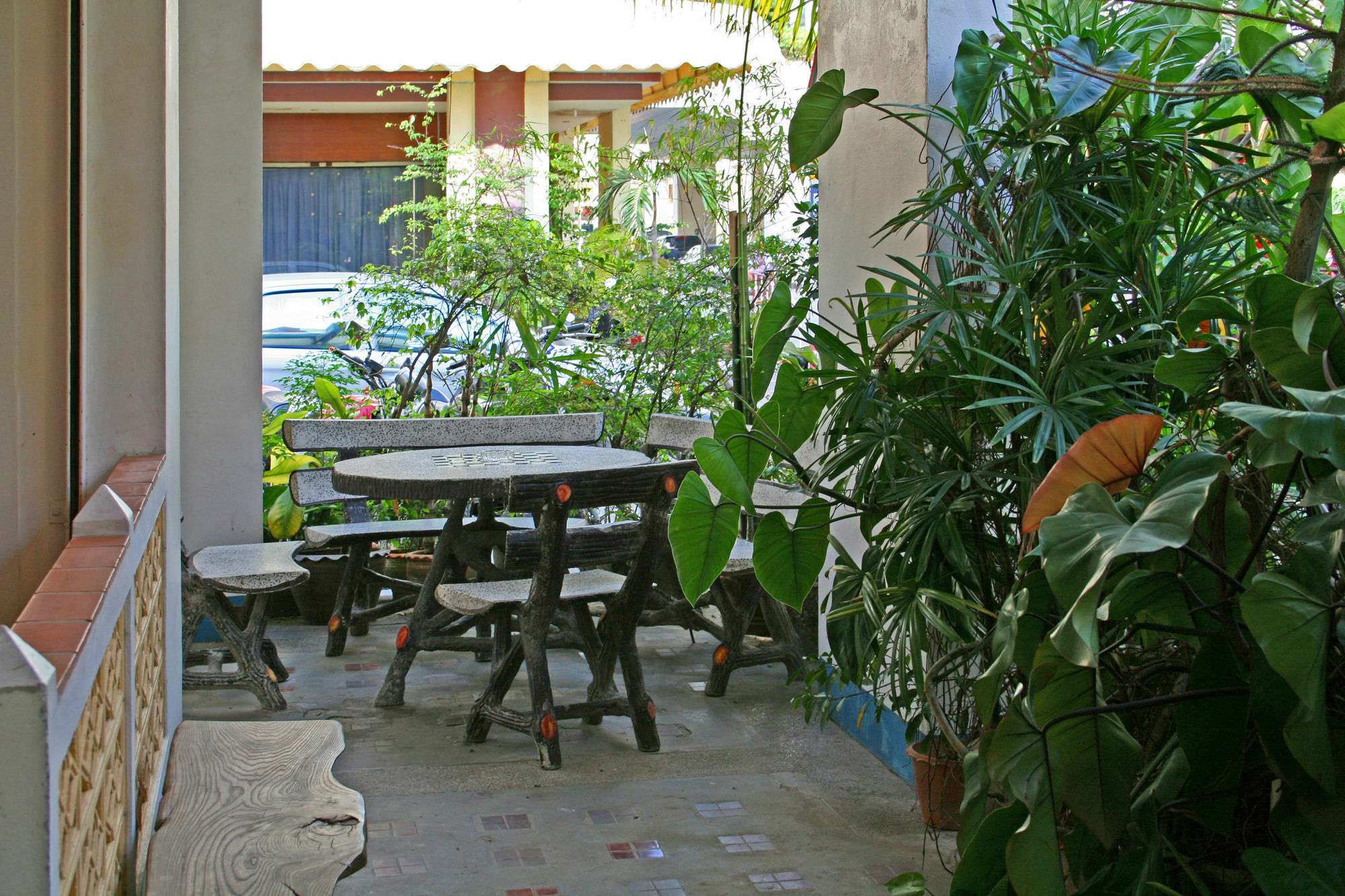 Niku Guesthouse Patong Bagian luar foto