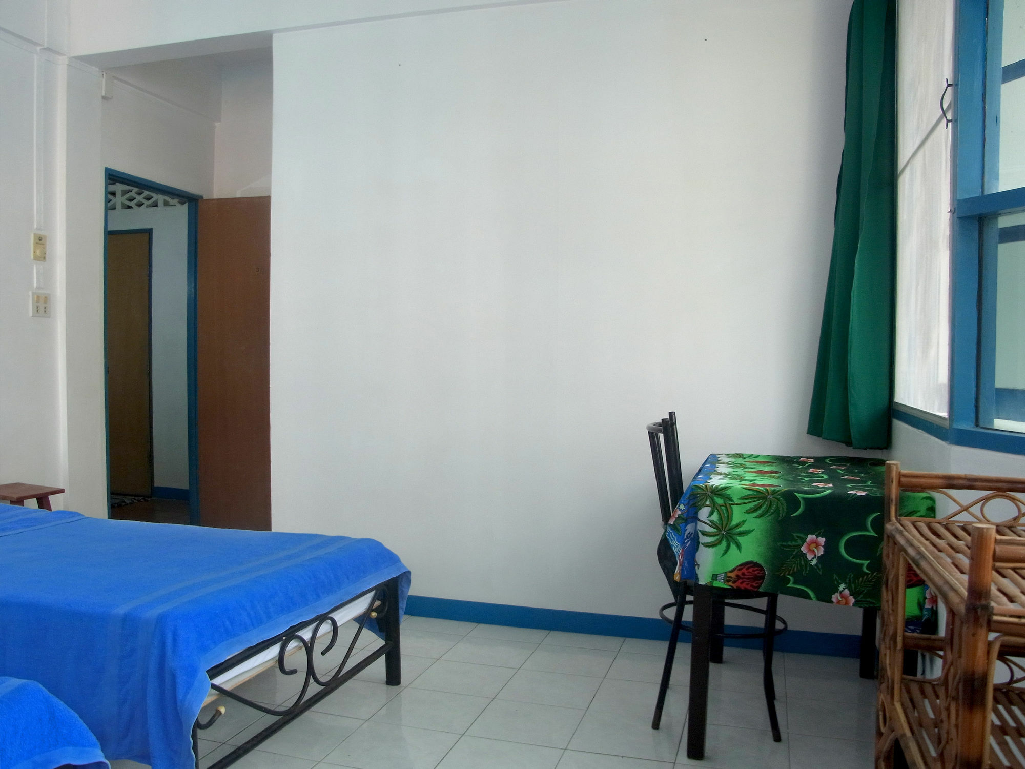 Niku Guesthouse Patong Bagian luar foto