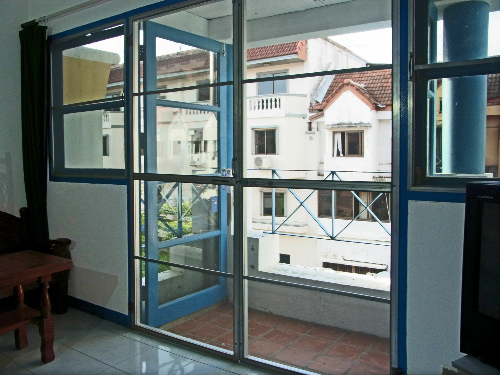 Niku Guesthouse Patong Bagian luar foto