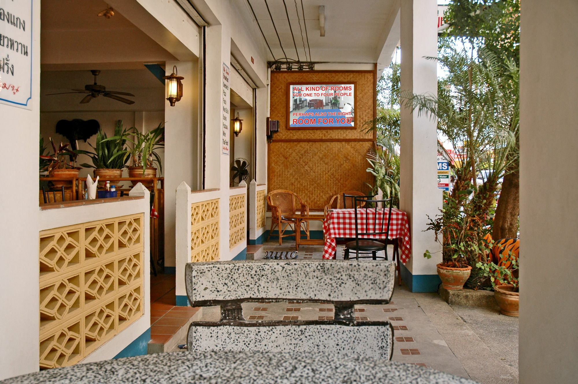 Niku Guesthouse Patong Bagian luar foto