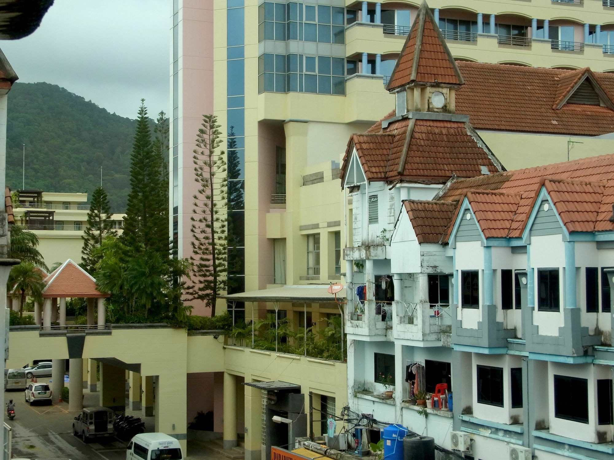 Niku Guesthouse Patong Bagian luar foto