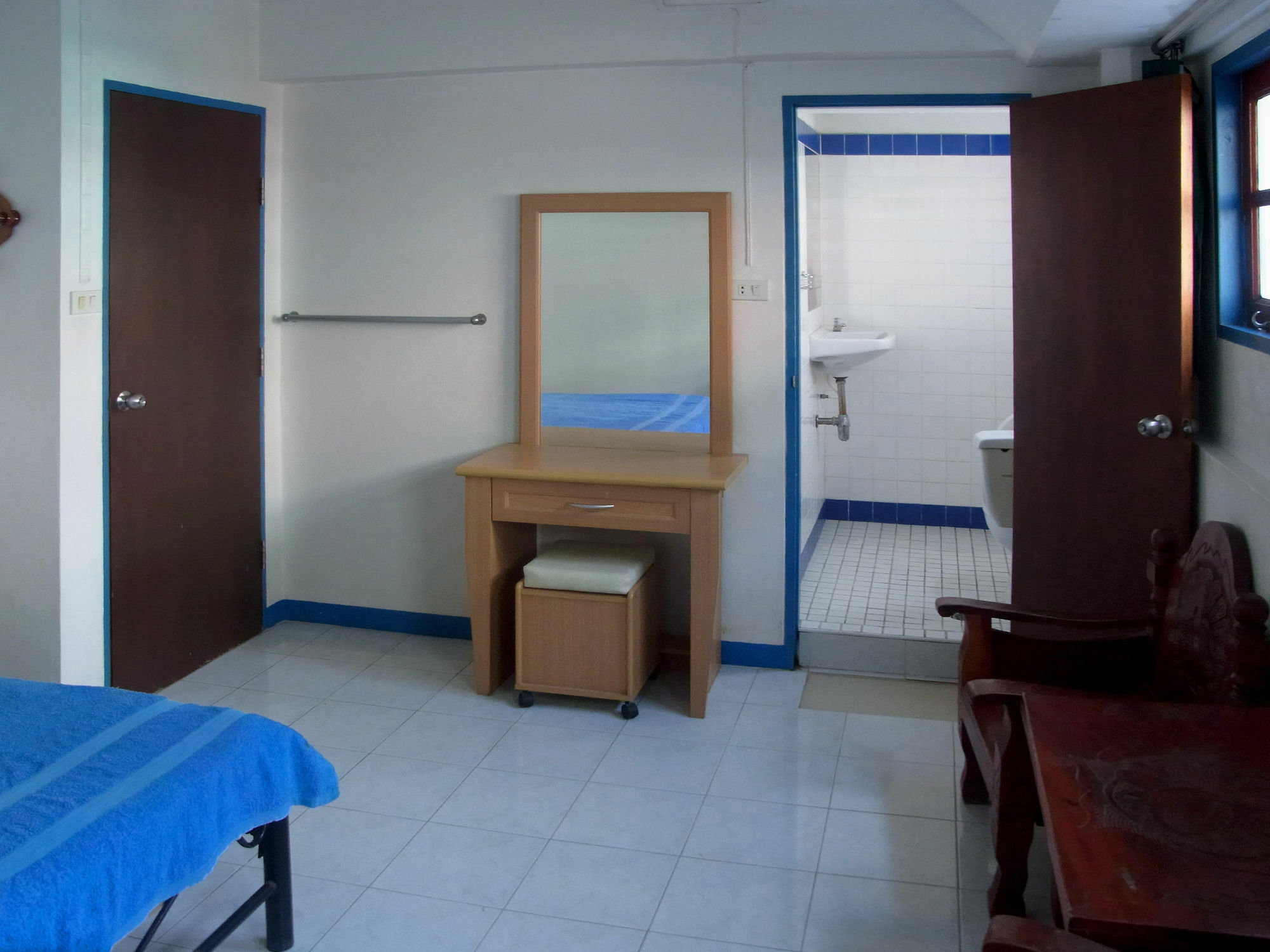 Niku Guesthouse Patong Bagian luar foto