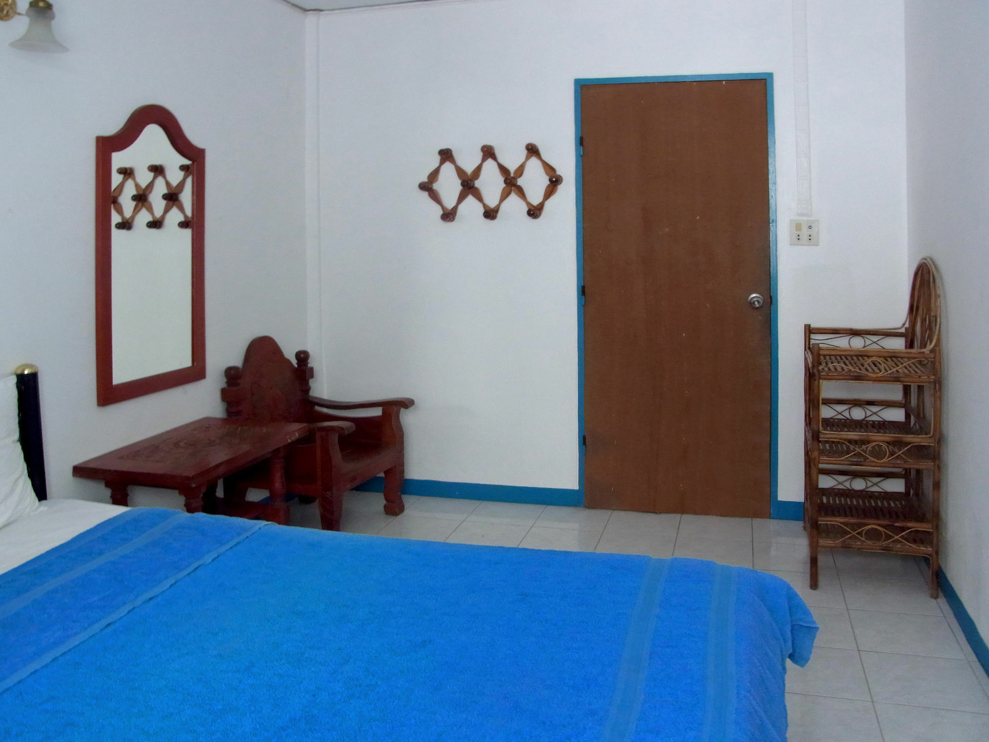 Niku Guesthouse Patong Bagian luar foto