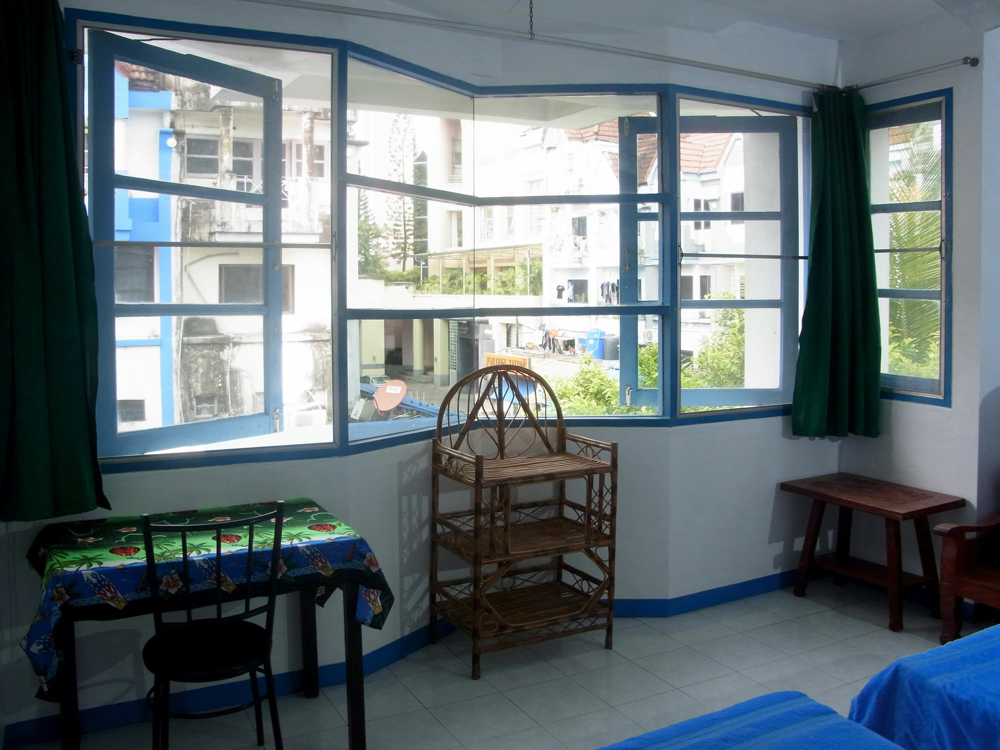 Niku Guesthouse Patong Bagian luar foto