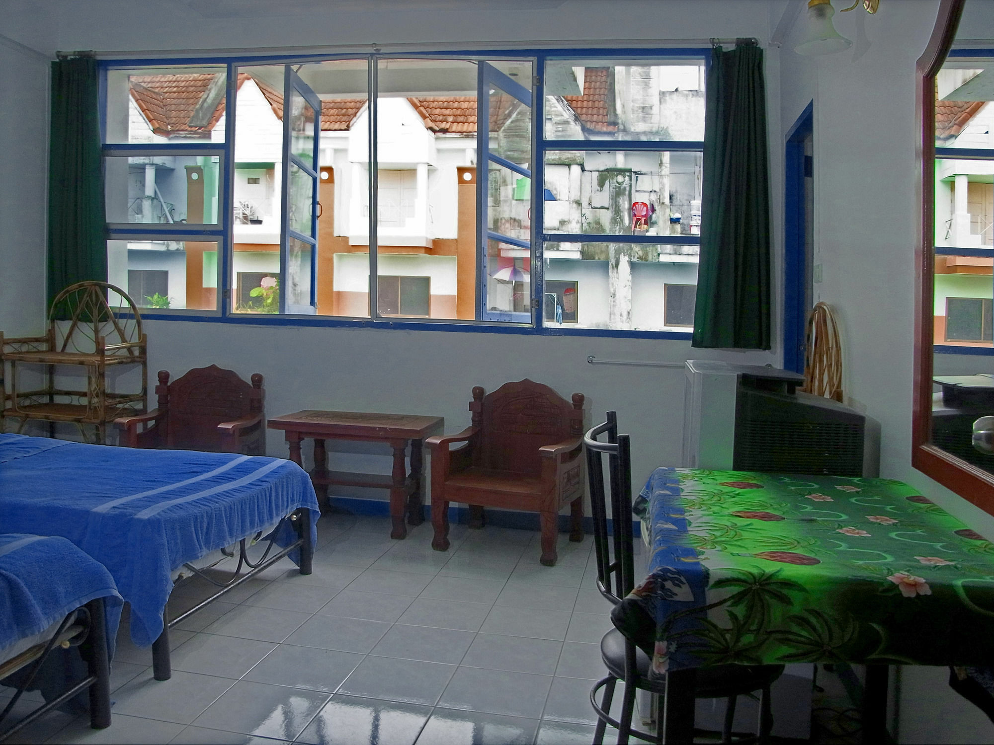 Niku Guesthouse Patong Bagian luar foto