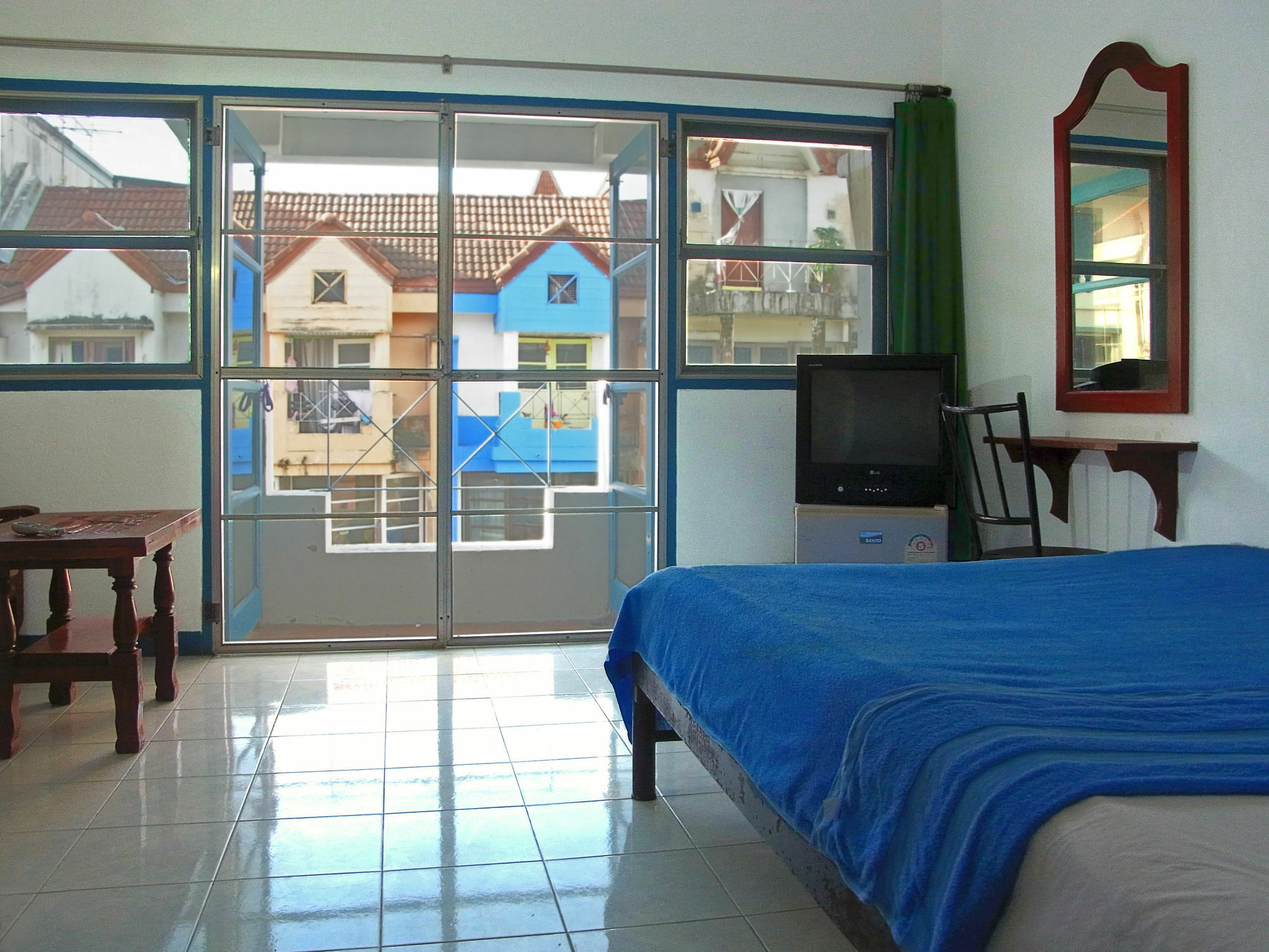 Niku Guesthouse Patong Bagian luar foto