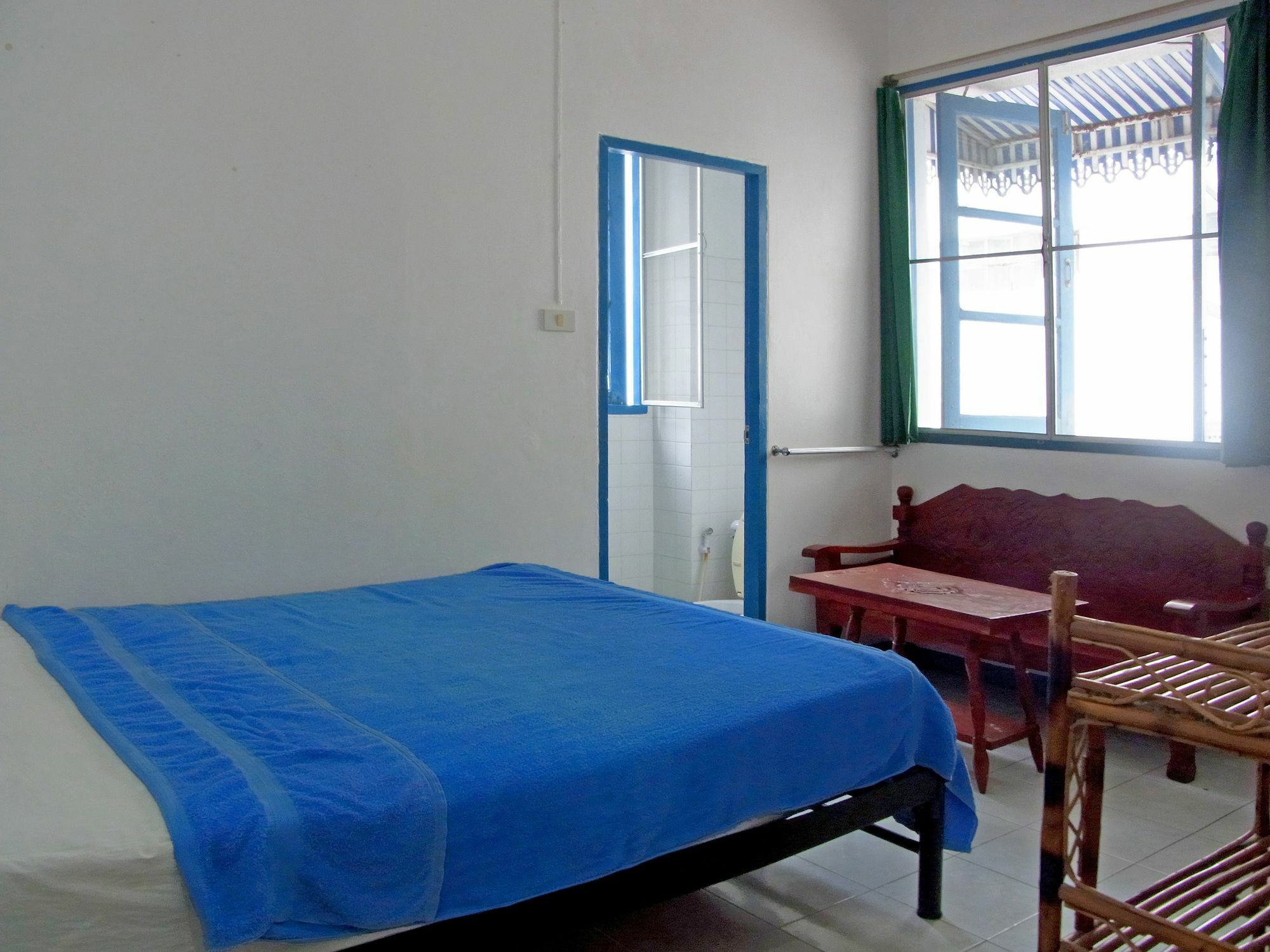 Niku Guesthouse Patong Bagian luar foto